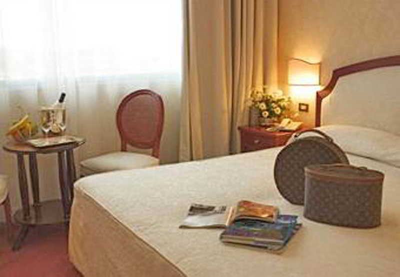 Hotel Martini Olbia Zewnętrze zdjęcie